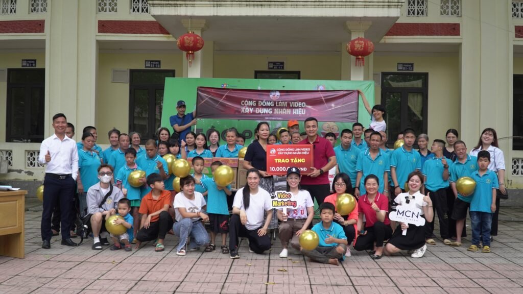 Cộng đồng Nguyễn Anh Tùng trong chuyến thiện nguyện tại Trung tâm Công tác xã hội tỉnh Vĩnh Phúc 