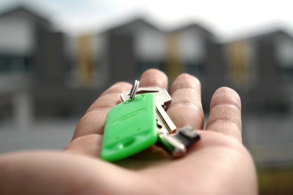 real estate agent là gì — Hoa hồng chỉ về khi giao dịch đóng và chìa khoá tới tay khách