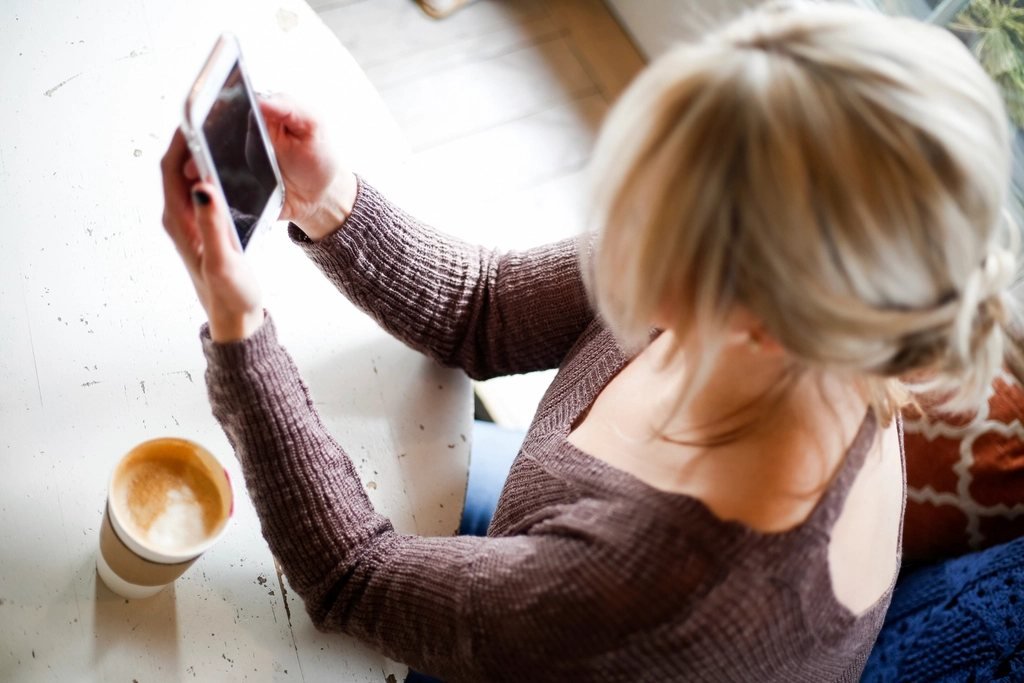 Google review là gì — Khách mở điện thoại, nhìn số sao rồi mới quyết định đi đâu
