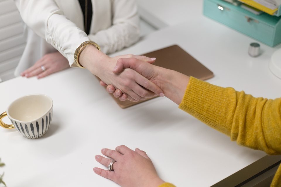 cách chốt hợp đồng bảo hiểm hiệu quả — Tỷ lệ chốt phụ thuộc vào việc khách đã tin bạn bao lâu trước buổi gặp
