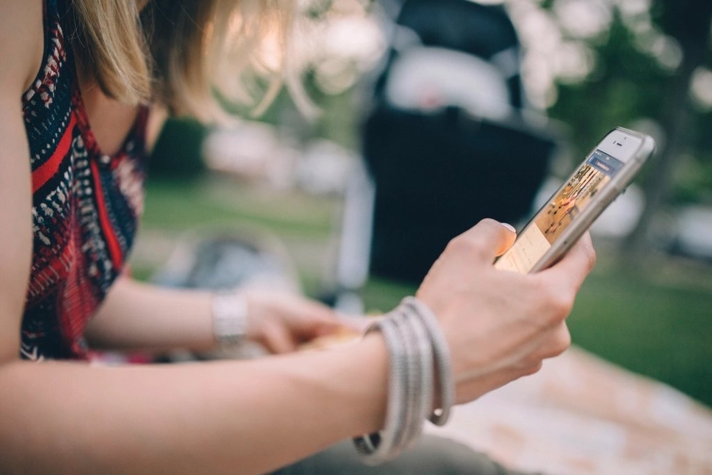 cách xây dựng thương hiệu cá nhân trên Facebook — Khách lướt Facebook mỗi ngày — câu hỏi là họ có thấy bạn không