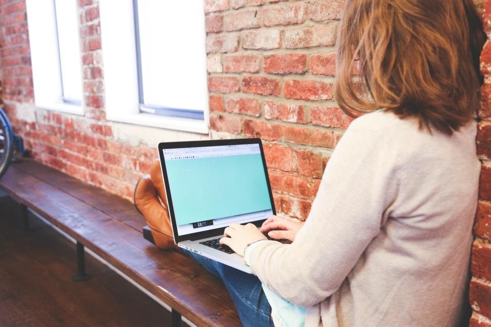 Dạy online qua laptop — cách đóng gói kiến thức thành khoá học