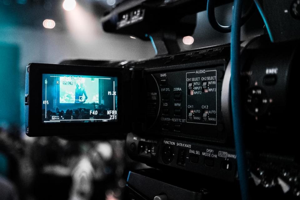 Màn hình máy quay đang ghi hình — lên lịch ý tưởng video bán hàng