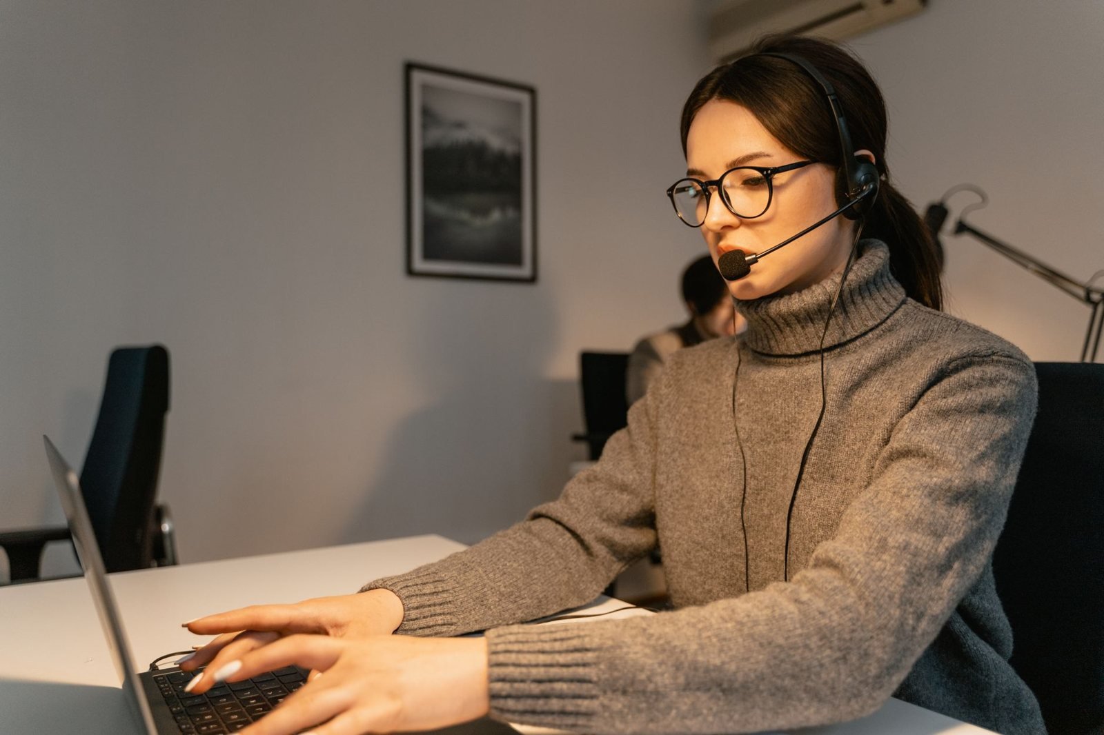 Chủ tiệm dùng Claude AI để trả lời tin nhắn khách