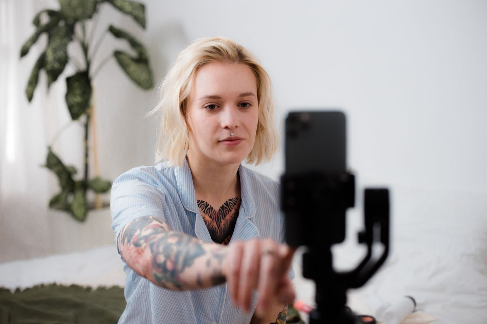 Quay video bán hàng bằng điện thoại ngay tại chỗ làm